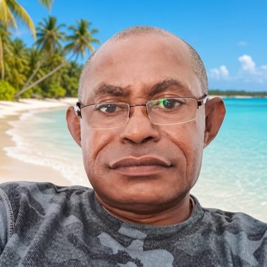 Pak Semuel Sarara, pemilik Keripik Pisang Kaimana